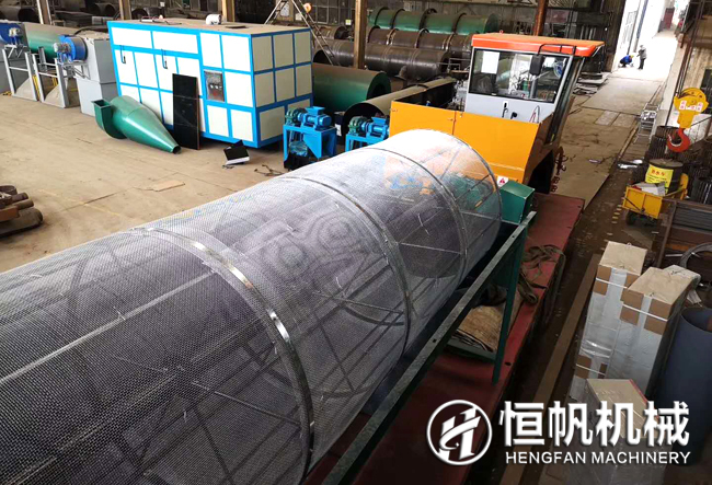湖南年产五千吨鸡粪有机肥粉状生产线设备发货(图2) 湖南滚筒筛分机