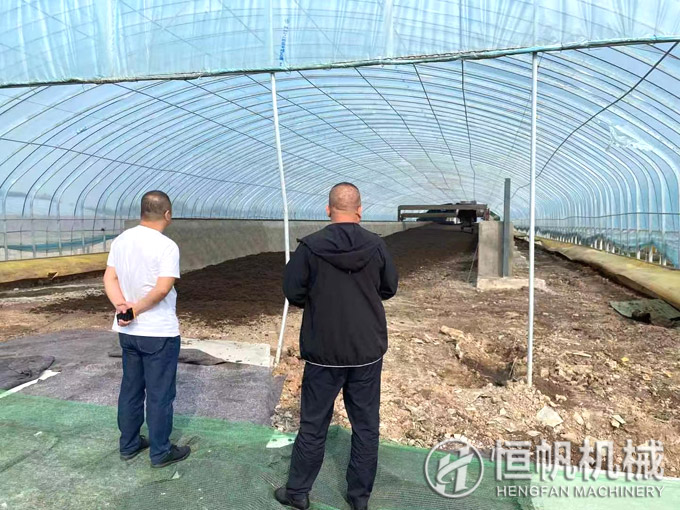 带领大连客户参观山东年产十万吨有机肥生产线项目(图1) 有机肥发酵车间